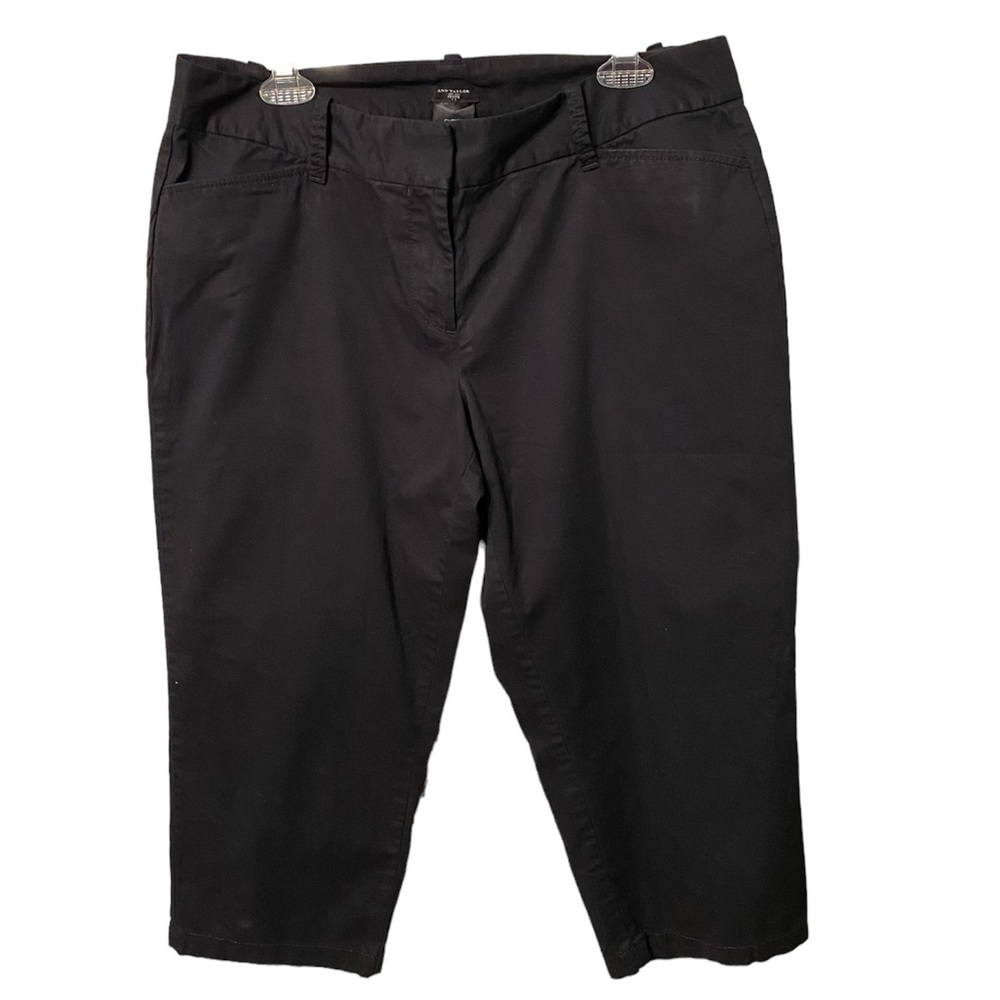 Ann Taylor Petite Curvy black capris
